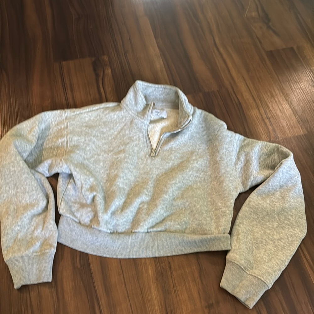 Aritzia TNA cropped zip sweatshirt XS